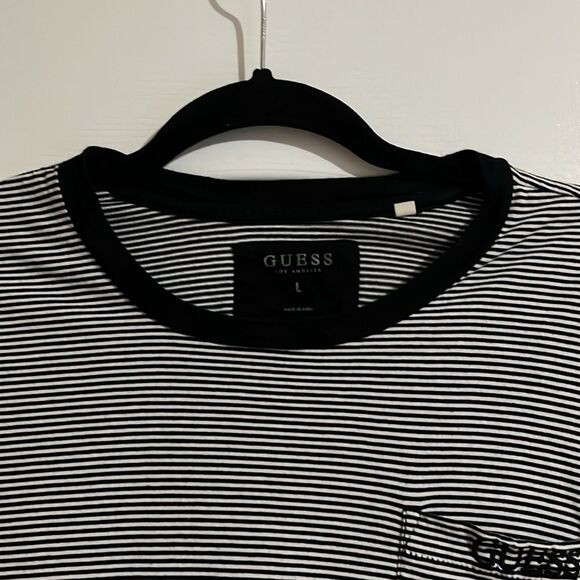 Guess black and white T-shirt/ Size L - Picture 3 of 7
